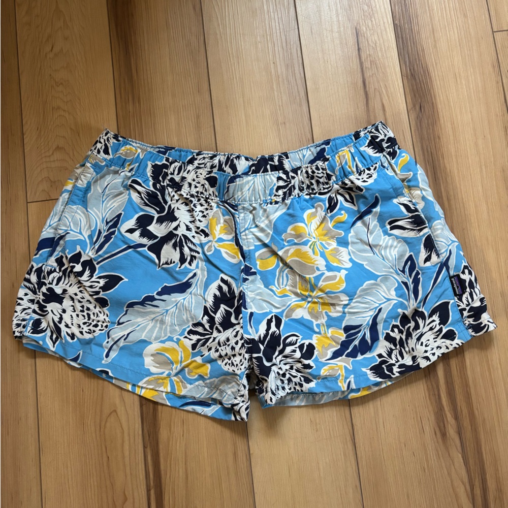 Patagonia Barely Baggies shorts, size L